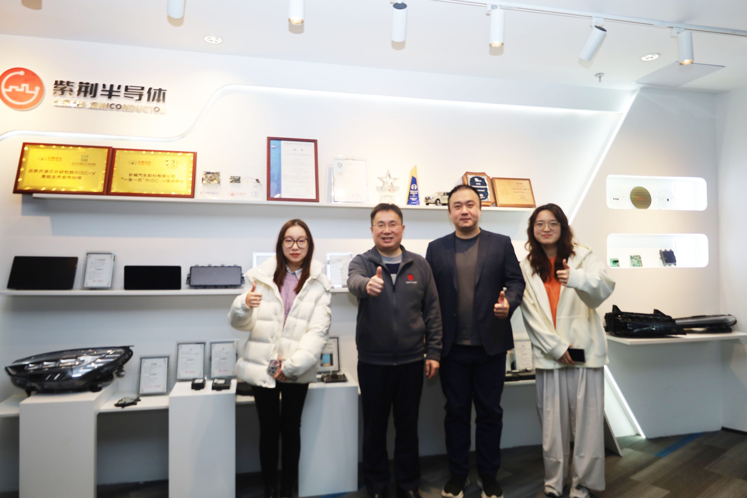 深化合作谋发展！香港中文大学（深圳）前海国际事务研究院 莅临紫荆半导体考察交流